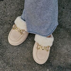 Vici Elegant Cream Loafers with Gold Chain Detail